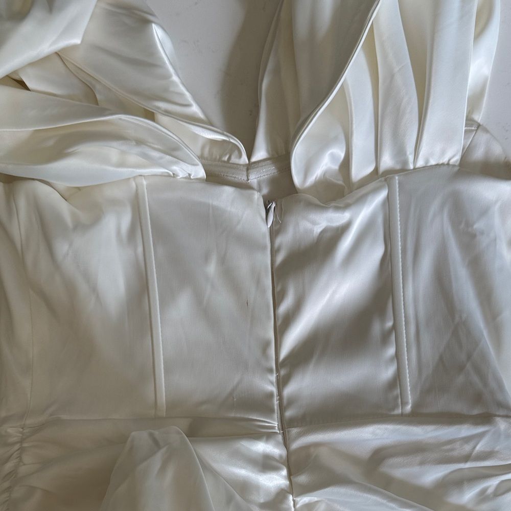 Ingredient Elegant White Ruched Dress.  Size Medium - Picture 7 of 7